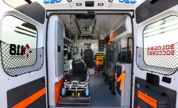 Incidente stradale a Nebbiuno. Quindicenne elitrasportato a Varese