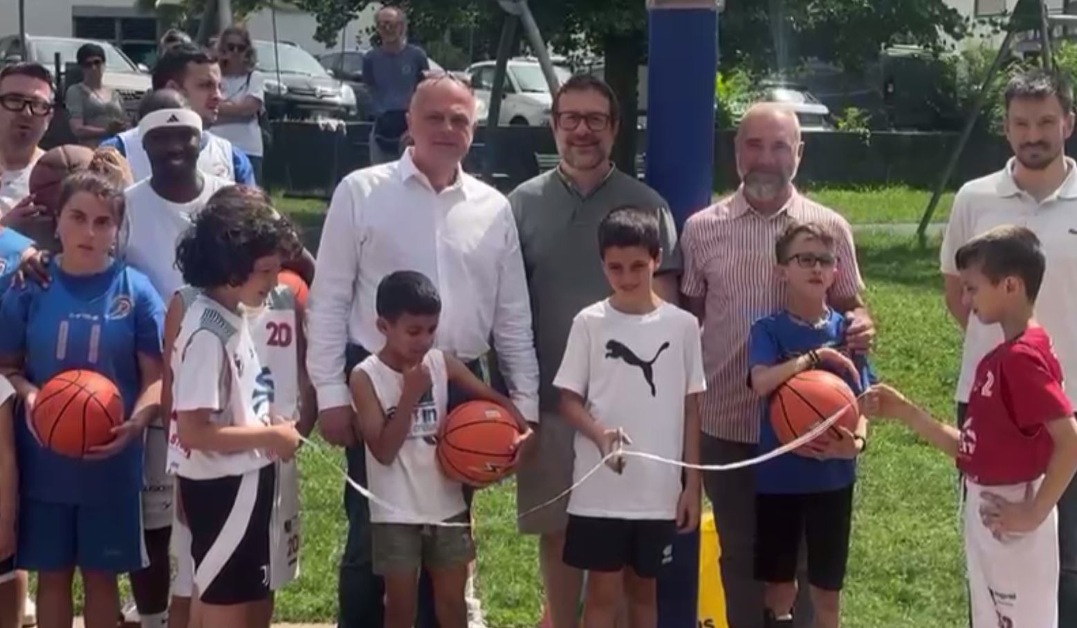 Omegna. Inaugurato il campo da basket di Agrano