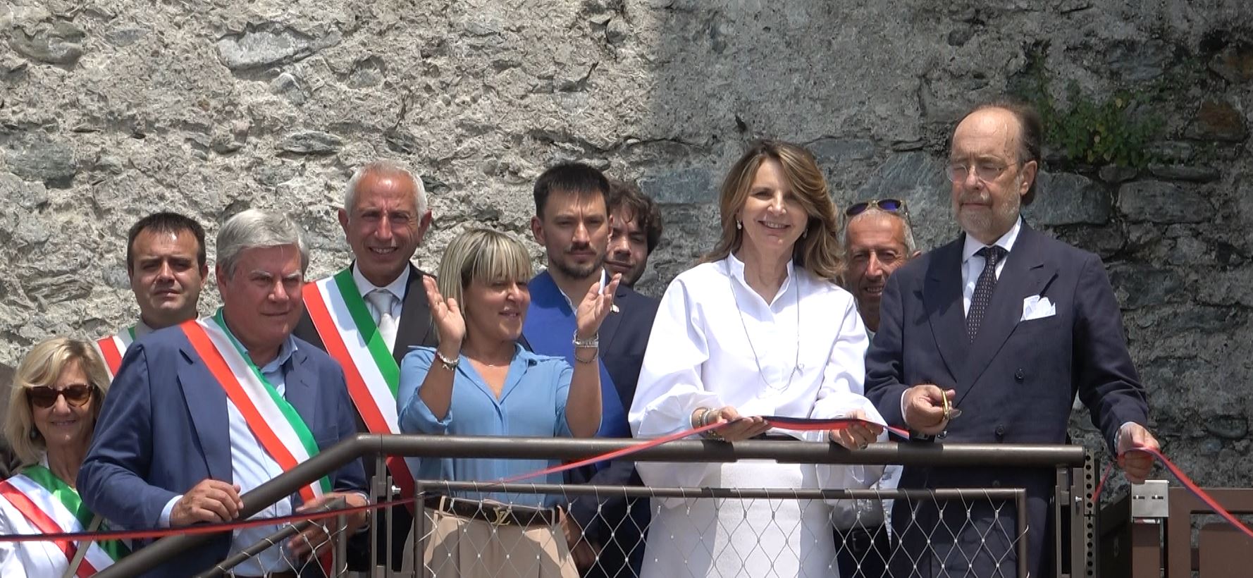 Inaugurati i Castelli di Cannero. Taglio del nastro dei principi Vitaliano e Marina Borromeo