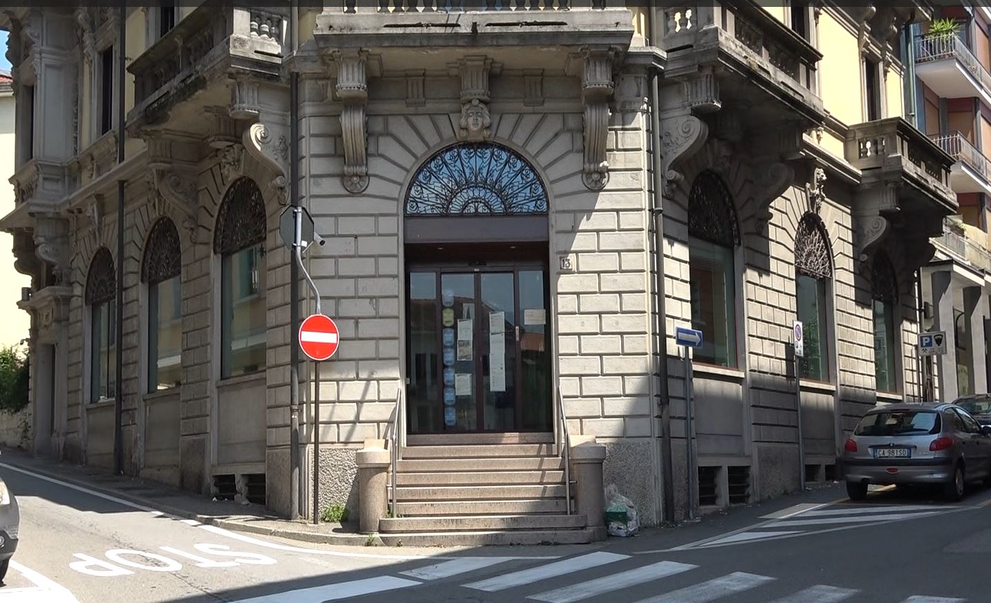 Lo sportello bancomat di Pallanza non chiuderà e garantirà prelievi e versamenti