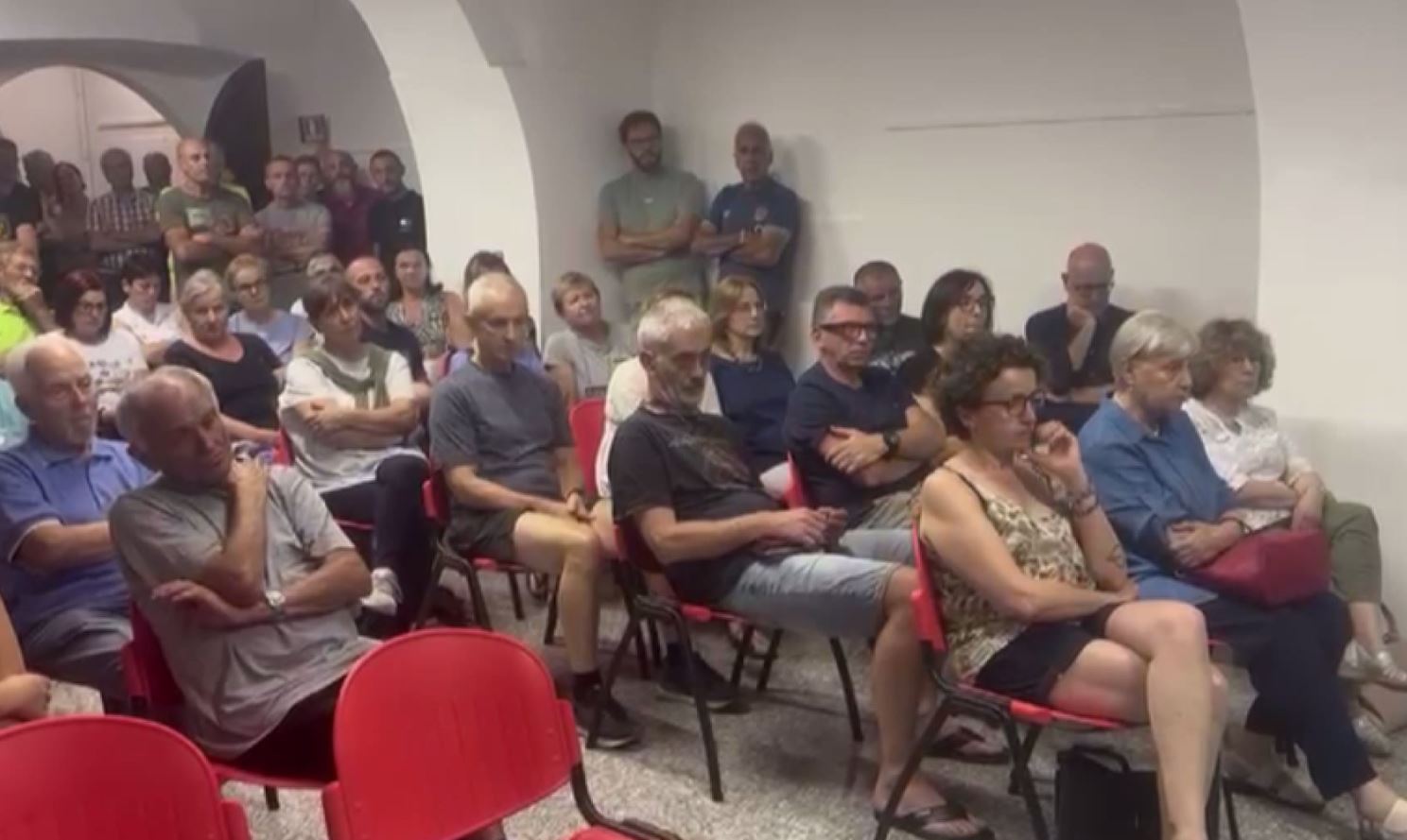 Pettenasco, residente chiedono più controlli nelle spiagge del paese