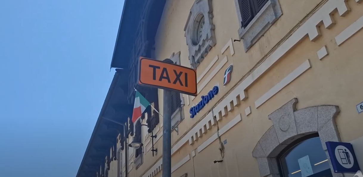 SDV Stresa, interruzione treni con coincidenze perse, poche informazioni e super lavoro per i taxi