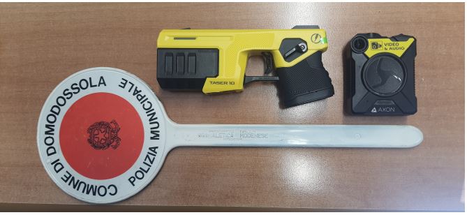 Due Taser 10 in dotazione al Corpo di Polizia Locale della Città di Domodossola