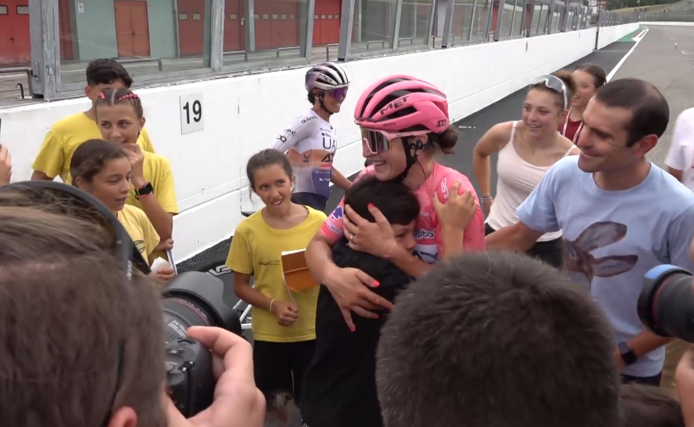 La gioia di Elisa Longo Borghini, le lacrime di Marlen Reusser