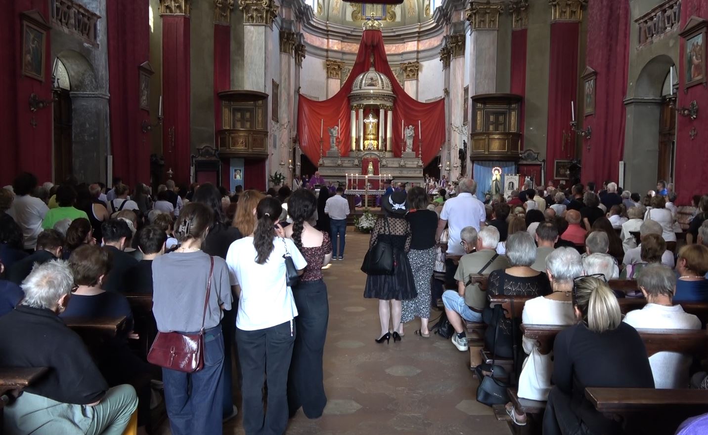 A Cannobio l'ultimo saluto a don Matteo Balzano