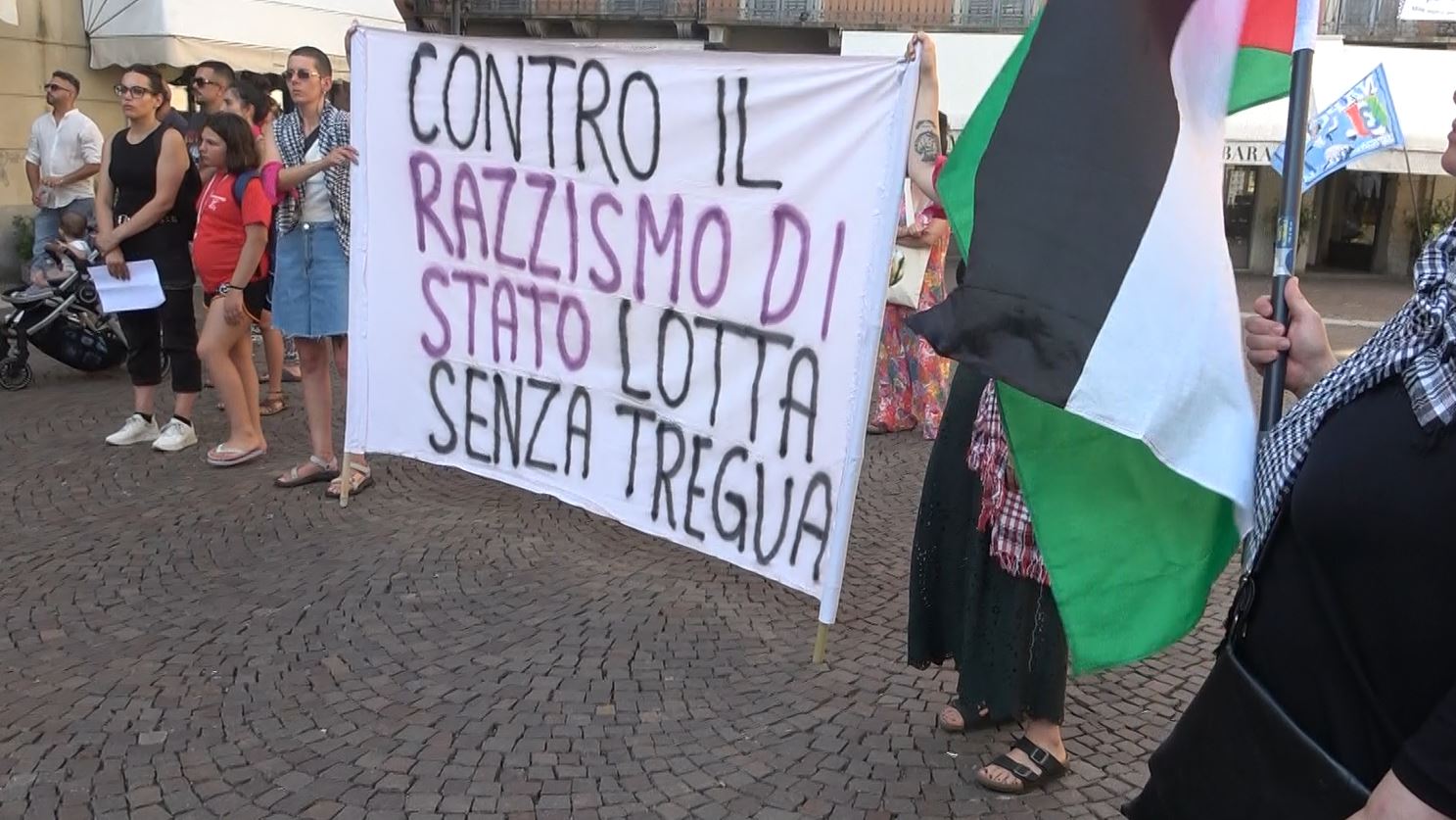 Una protesta ha salutato la visita dell'eurodeputata Sardone a Verbania