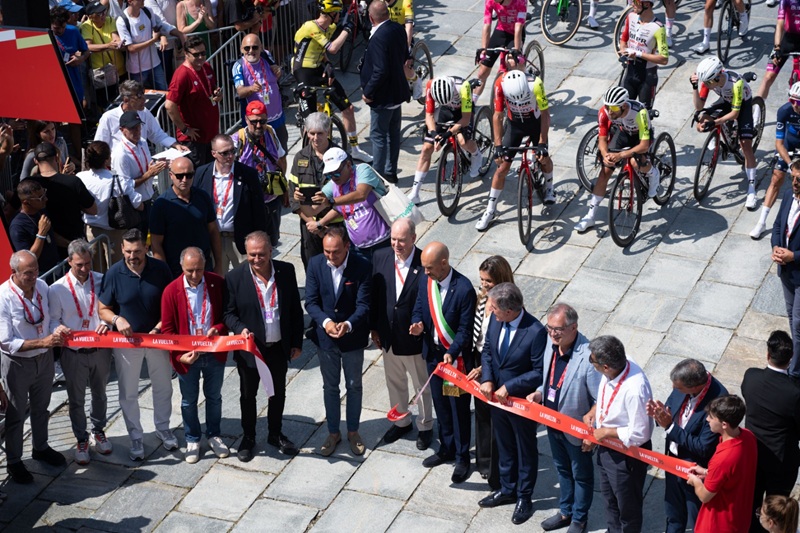 Vuelta a Espagna: a Jasper Philipsen la prima tappa partita dalla Reggia di Venaria