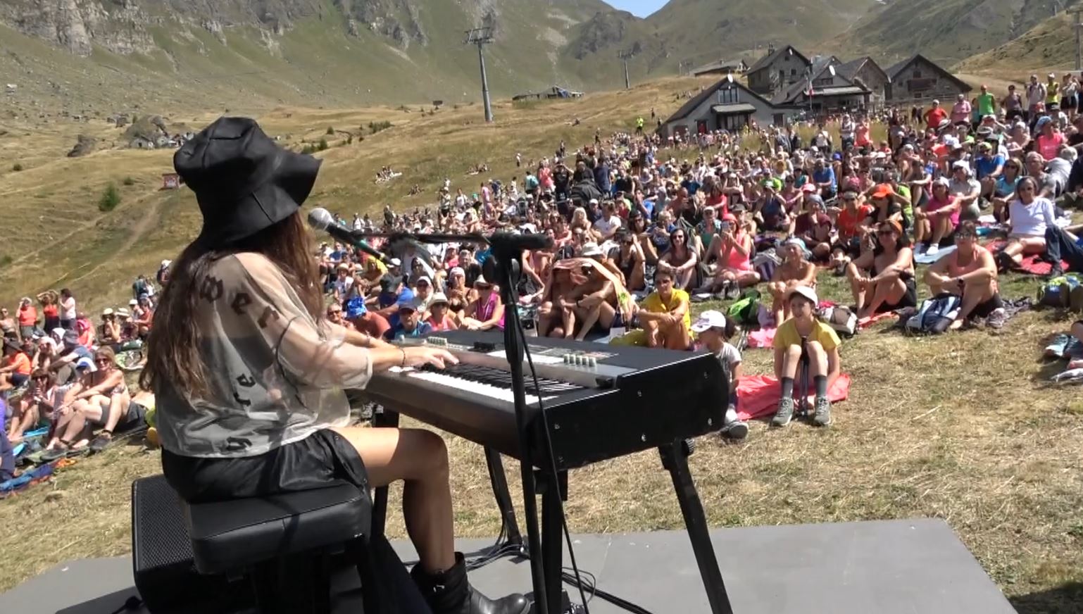 Appuntamento clou per la rassegna Musica in quota: all'Alpe Ciamporino bagno di folla per Dolcenera