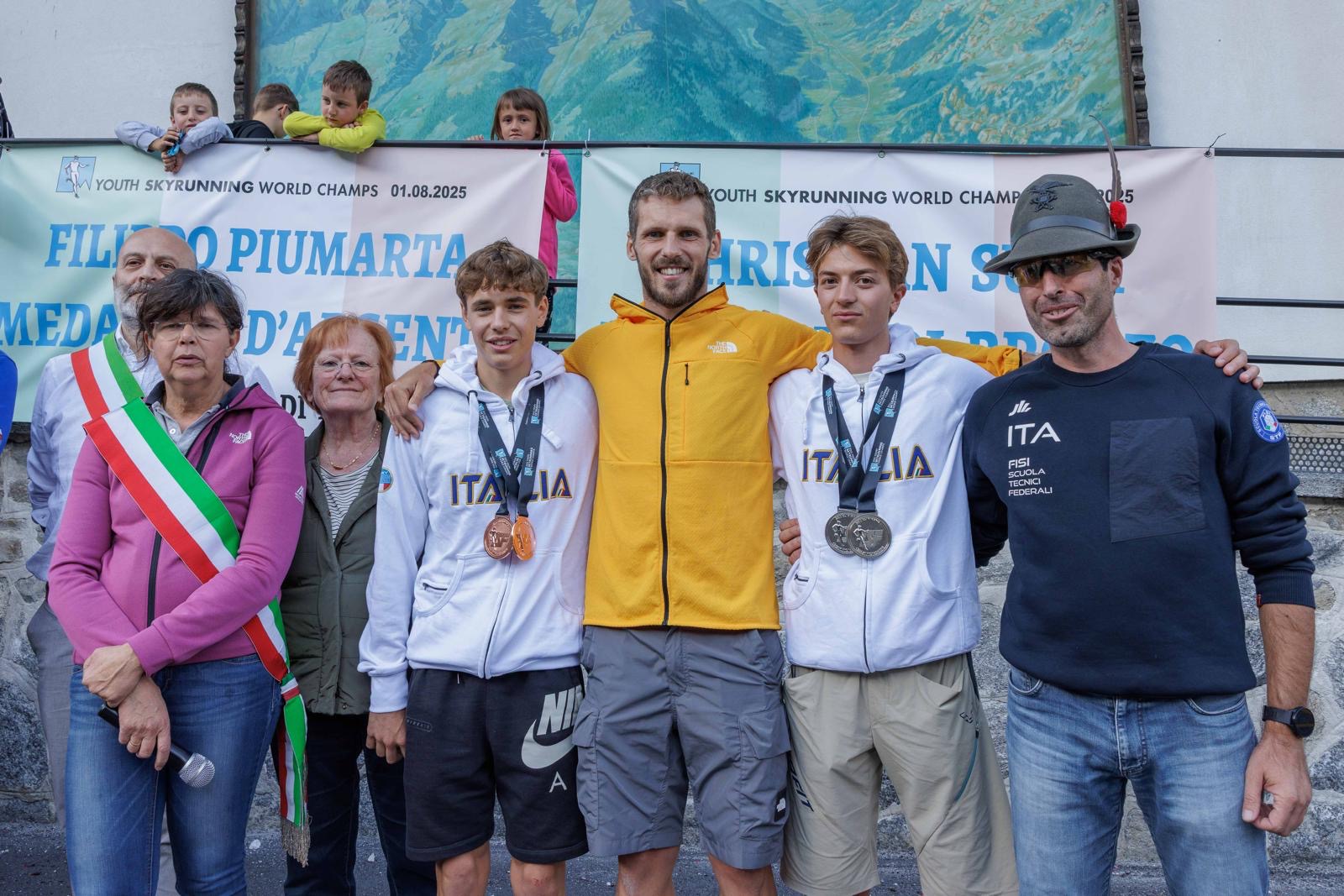 La festa di Formazza per Piumarta e Suini, argento e bronzo ai campionati mondiali giovanili di Skyrunning