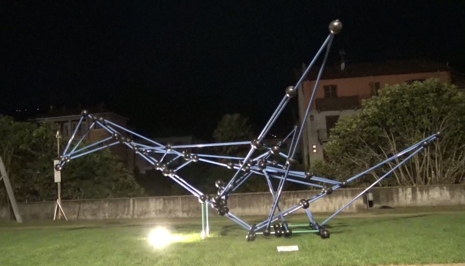 Origami di Pace, nuova installazione nel giardino del Forum a Omegna