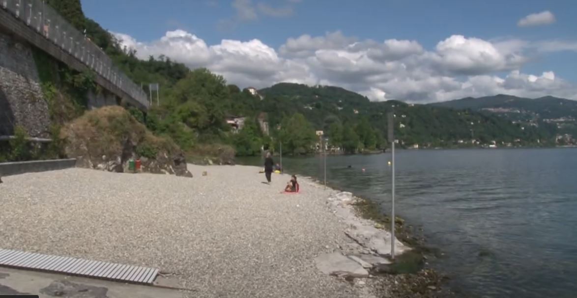 Arona, non balneabile la spiaggia delle Rocchette e della Nautica