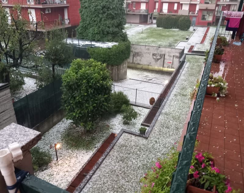 Maltempo. Grandine ad Arona