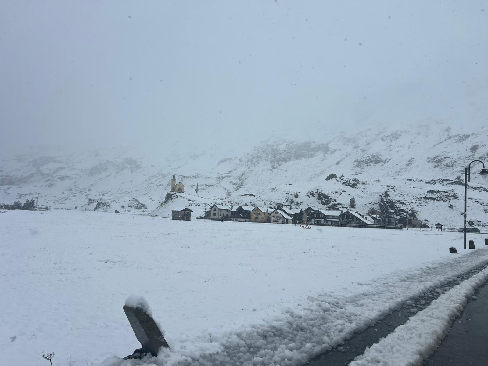 Nevicate in montagna, imbiancato Riale in valle Formazza. 50 cm al Moro di Macugnaga