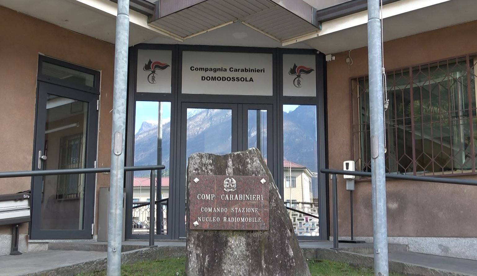 Domo, sorpreso a spacciare hashish ai giardini di via Trieste. Arrestato