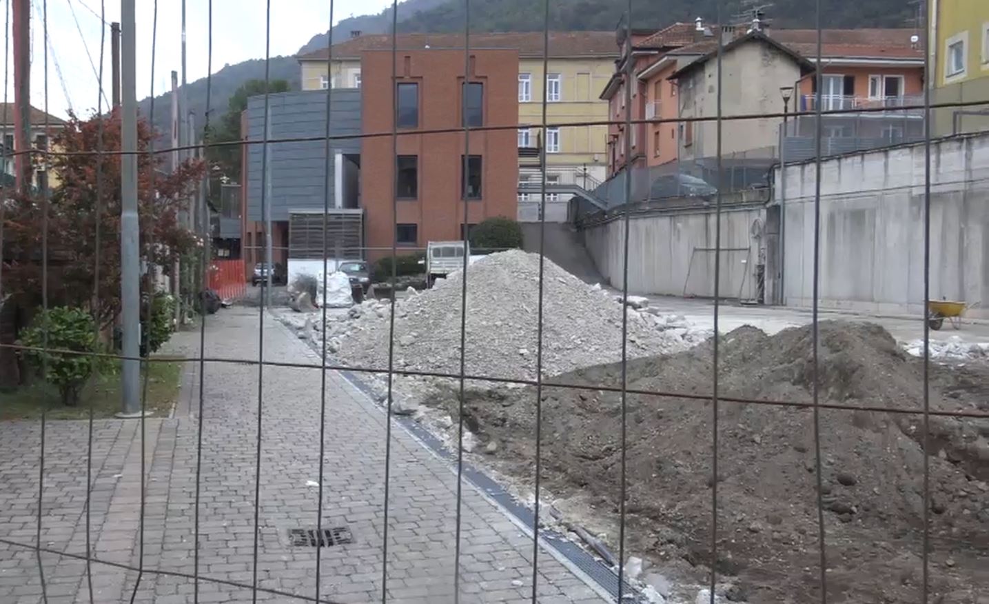 Lavori in corso all'Oratorio Sacro Cuore di Omegna per la realizzazione di una nuova ala