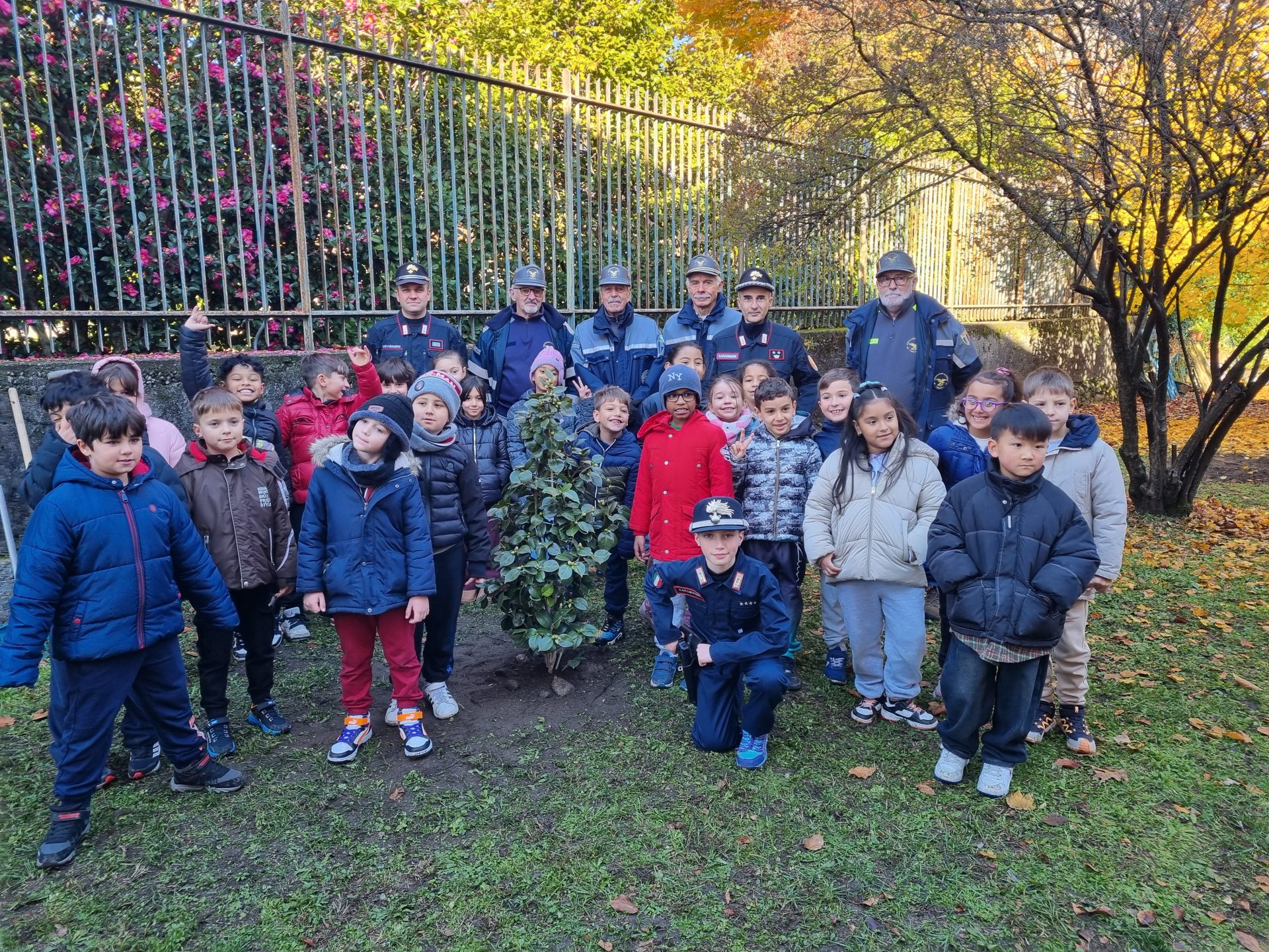 Giornata nazionale degli alberi celebrata alle scuole "Cantelli" con i Carabinieri Forestali
