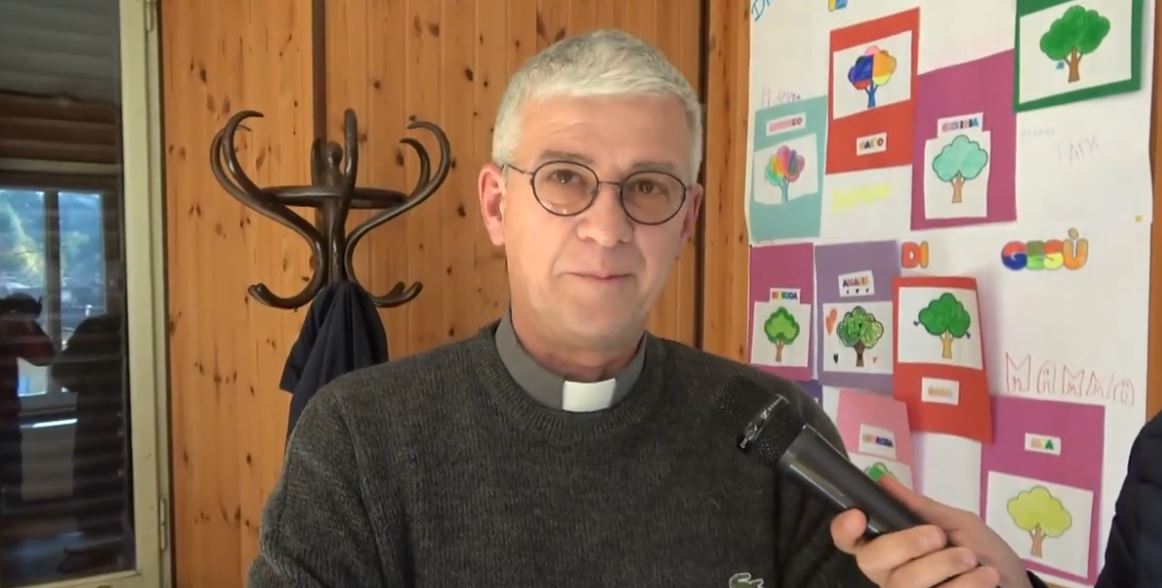 Parla il parroco di Cesara a una settimana dalla protesta dei 92 migranti, riattivate le utenze