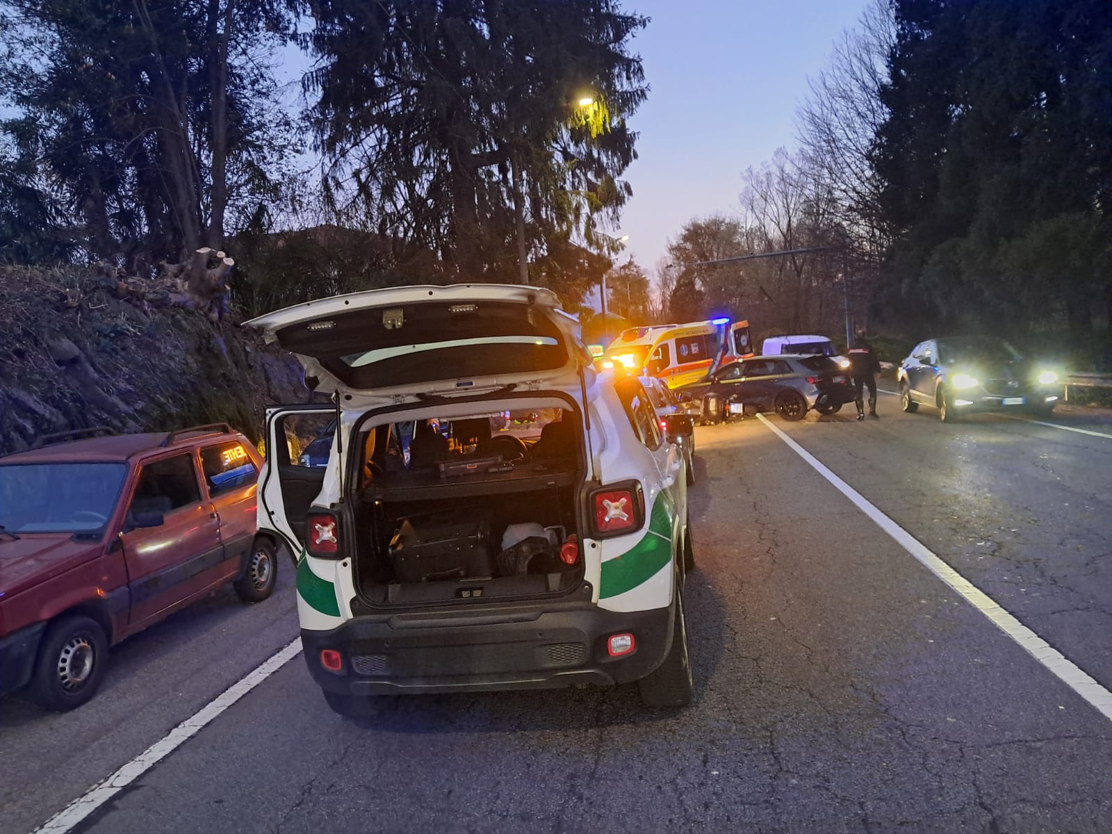 Scontro tra auto e moto a Fondotoce, feriti lievi ma lunghe code