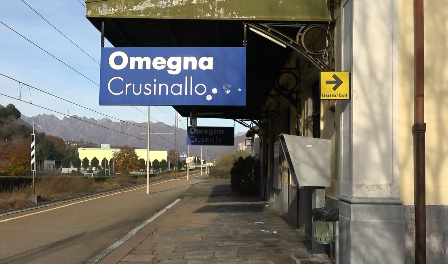 Crusinallo, stazione ferroviaria in condizioni di degrado