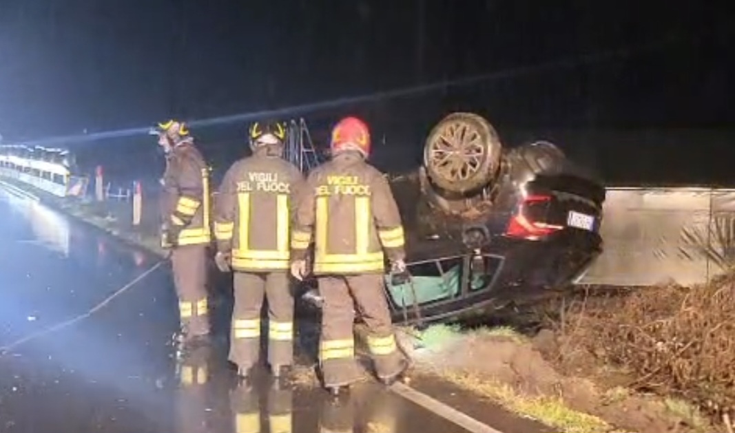 Incidente tra due auto tra Feriolo e Fondotoce,&nbsp; una si è cappottata