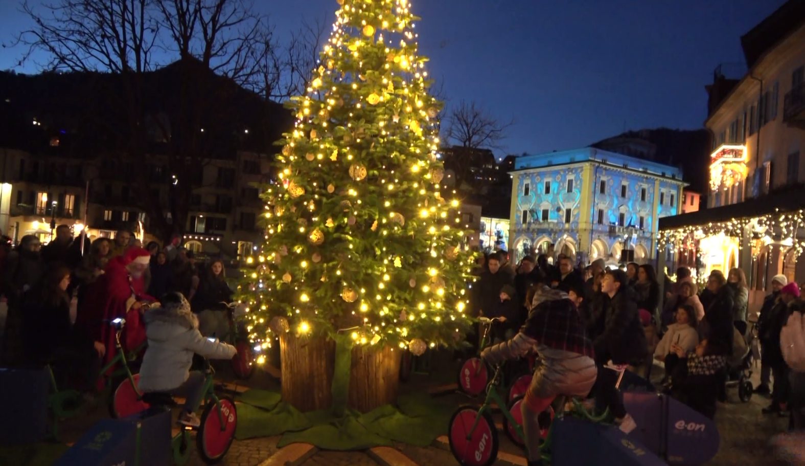 Omegna ha acceso il suo Natale