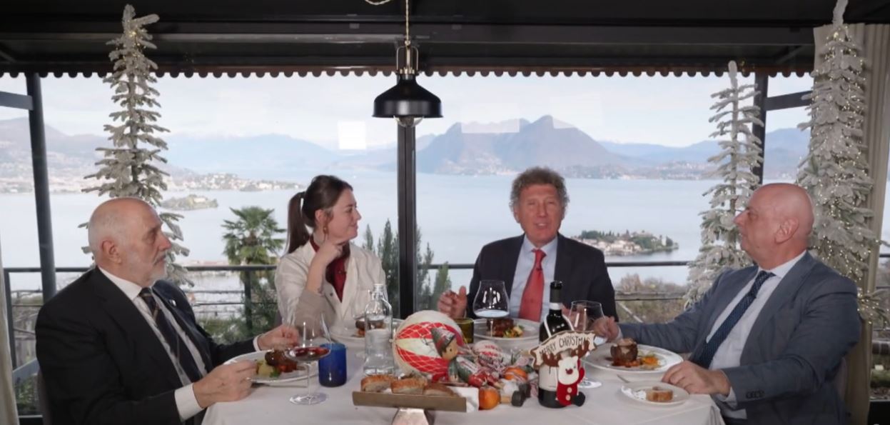 Metti una sera a cena, puntata di Natale questa domenica alle 20.30 e lunedì alle 18.45