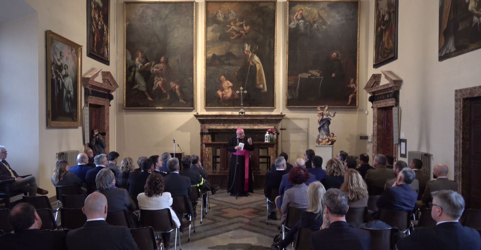 Scambio di auguri del Vescovo Brambilla con le autorità civili e militari ieri presso la curia diocesana a Novara