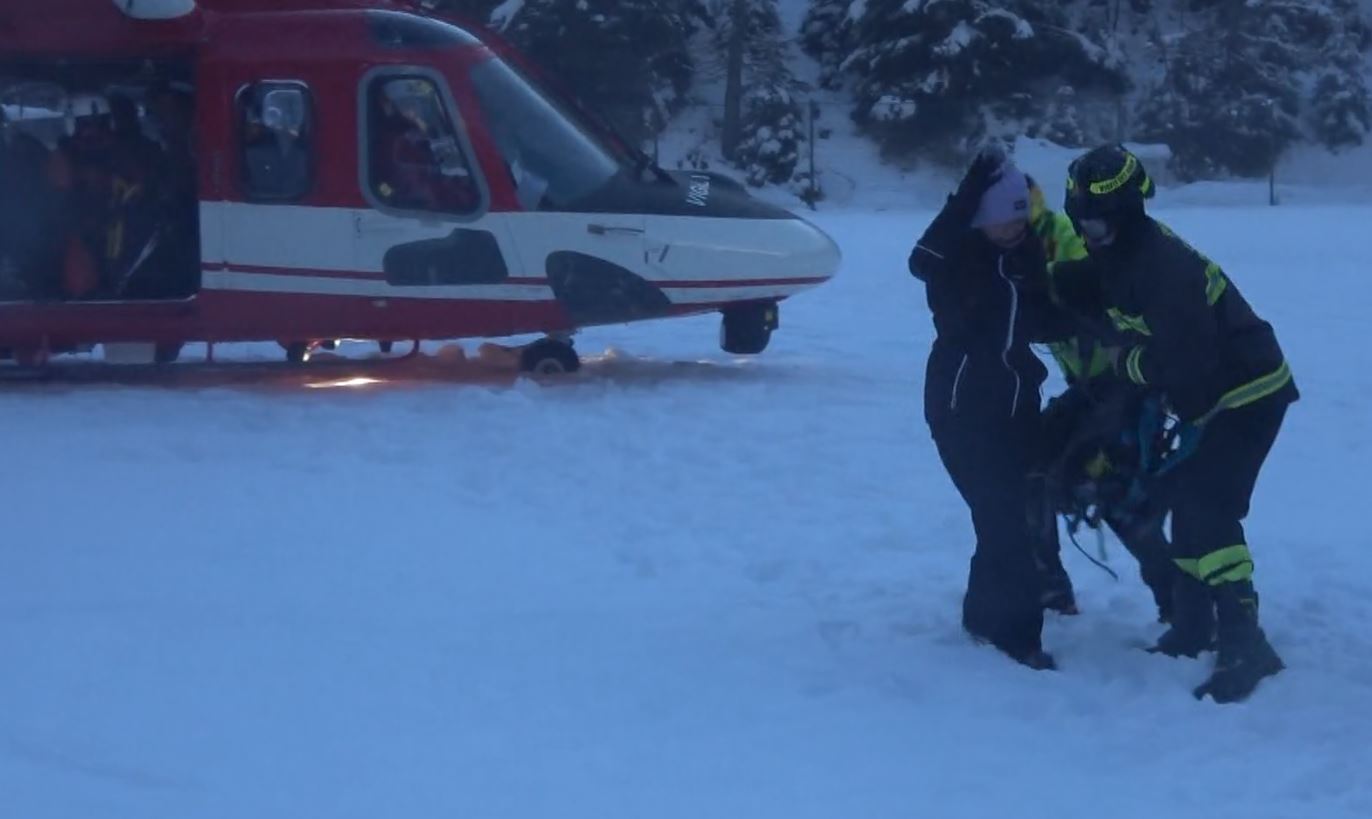 Funivia di Macugnaga, i vigili del fuoco con due elicotteri hanno evacuato le 96 persone a monte