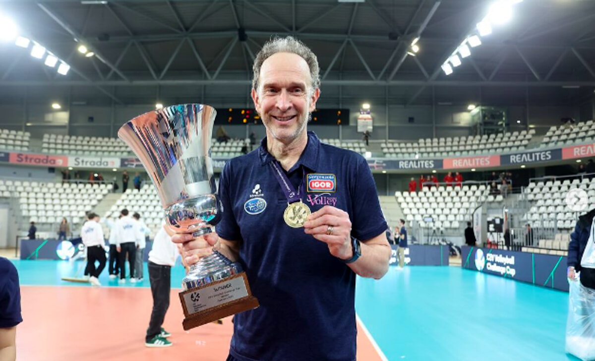 Panchina a rischio per Lorenzo Bernardi alla Igor Volley Novara? Il club smentisce.