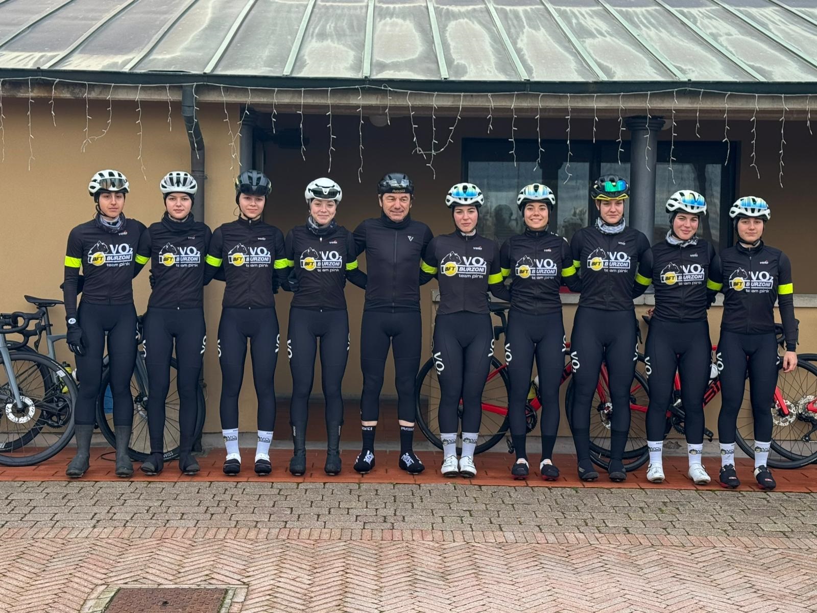 La neo juniores Anna Longo Borghini in ritiro con Bft Burzoni Vo 2 Team Pink