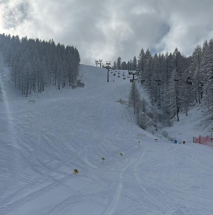 La neve è arrivata, sorridono gli operatori di Neveazzurra. Nuovi fiocchi tra martedì e mercoledì