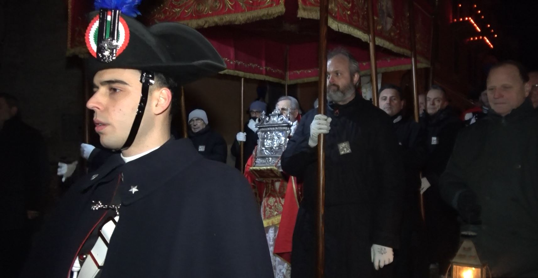 Lumineri a Cannobio, anche un ricordo alle giovani vittime e ai feriti di Crans Montana