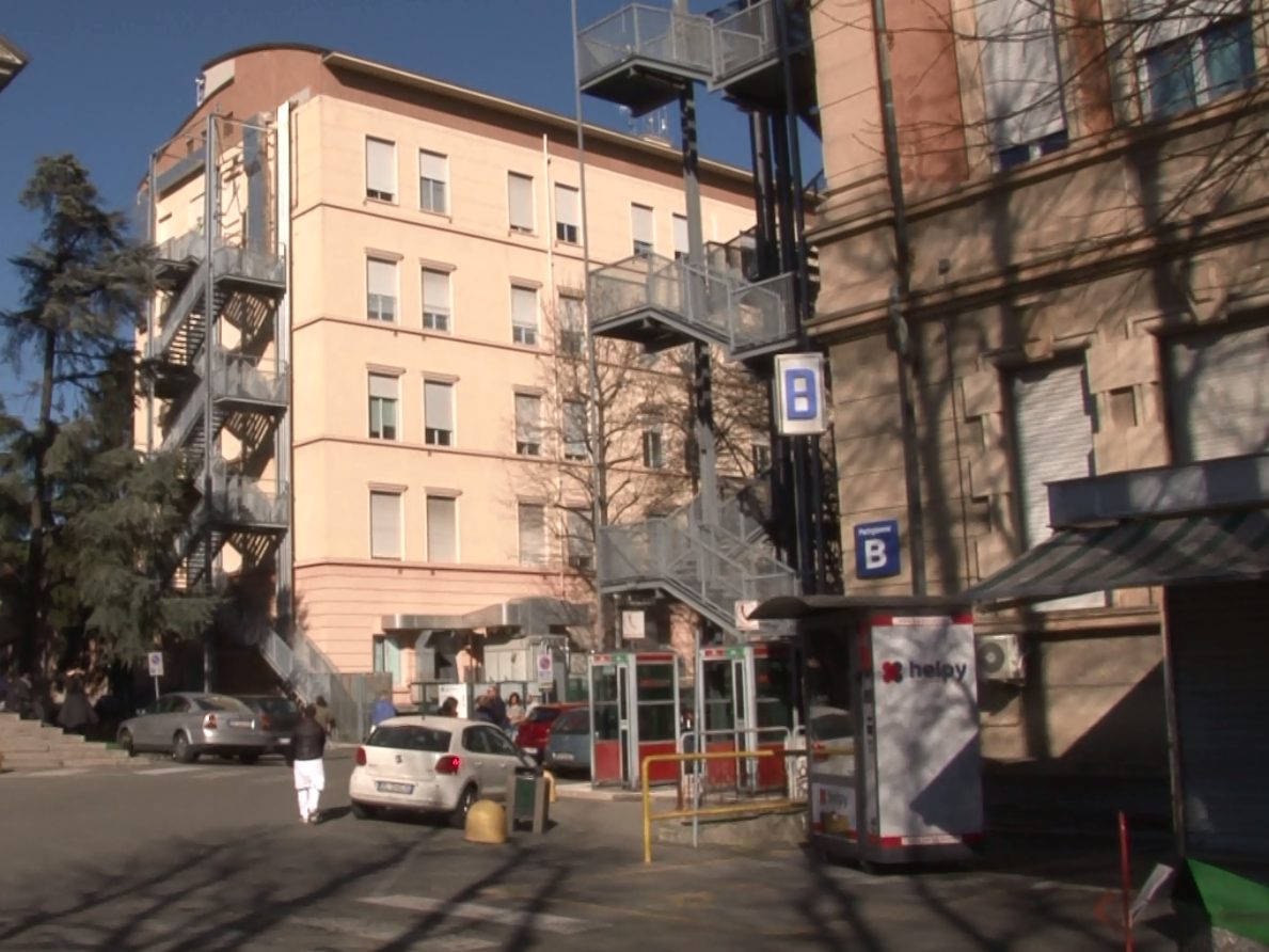 Novara. Accoltella una donna in cortile, arrestato un uomo 40enne