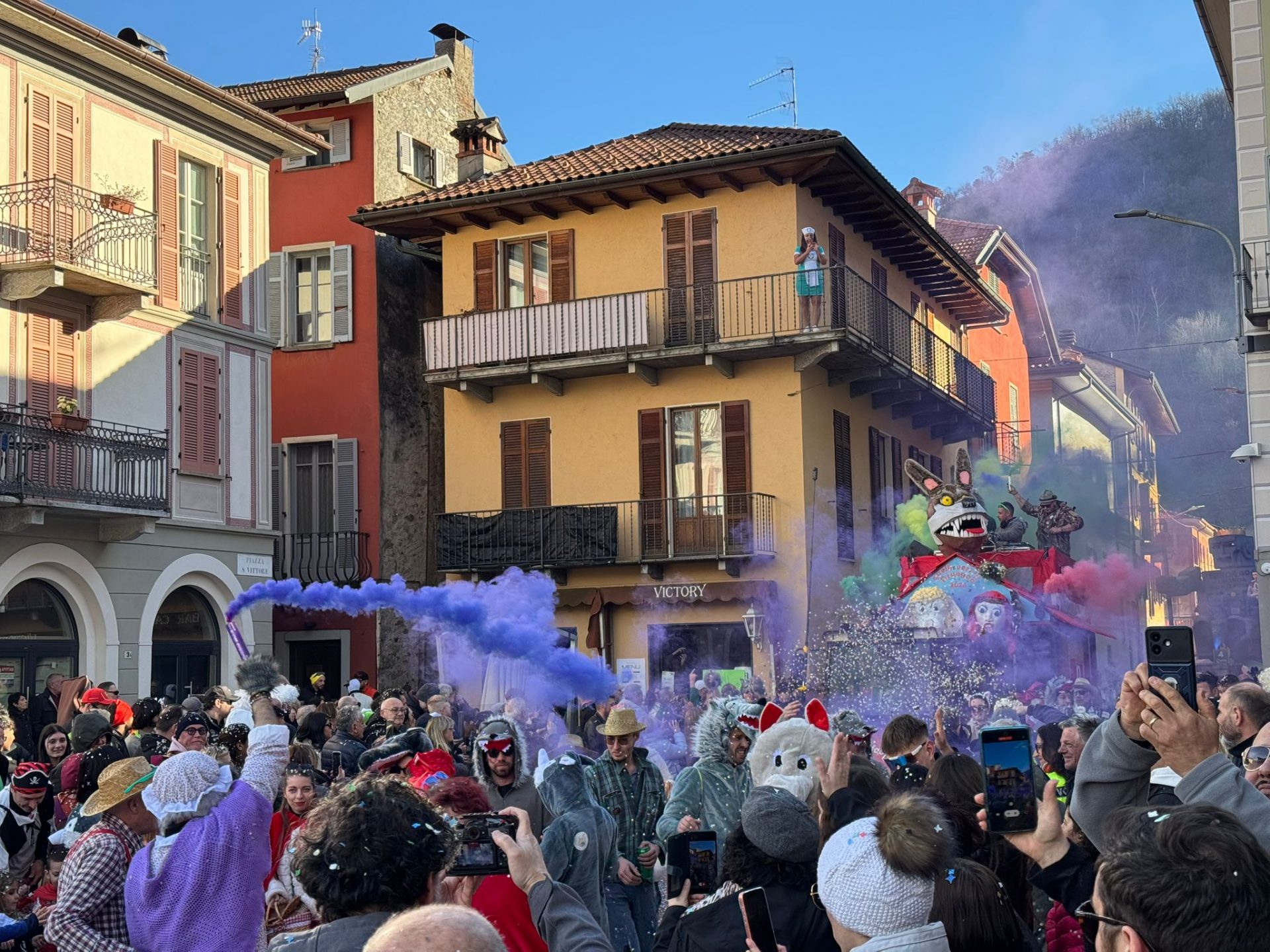 "Error 404" di Traffiume è stato il carro vincitore del Carnevale ambrosiano di Cannobio