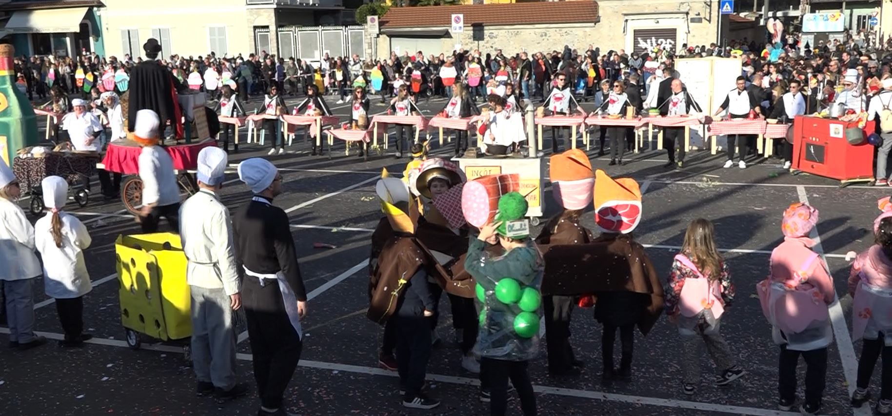 Carnevale di Verbania, vince "Aggiungi un posto a tavola" delle scuole Bachelet di Trobaso