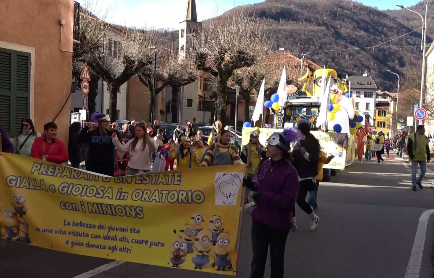Carnevale Omegna :primo premio al carro  degli Gnomi del Mastrolino