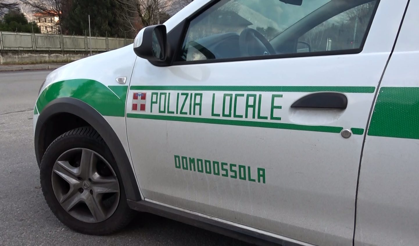 Domodossola. Provocano incidente e scappano. Individuati dalla Polizia locale