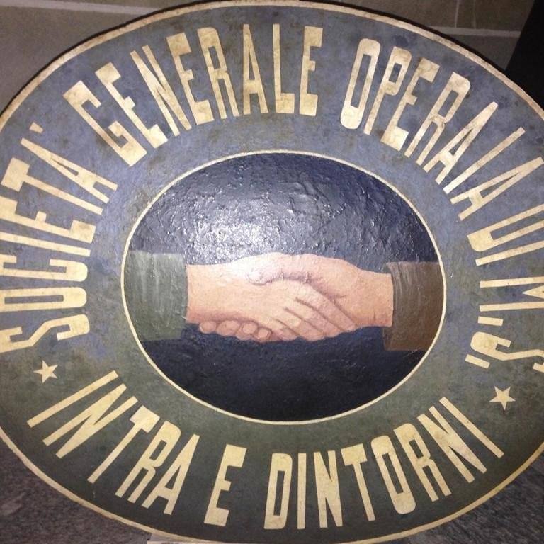 Caio Mussolini con il suo libro alla Soms di Intra, il Centrosinistra: "Un fatto grave e inaccettabile"