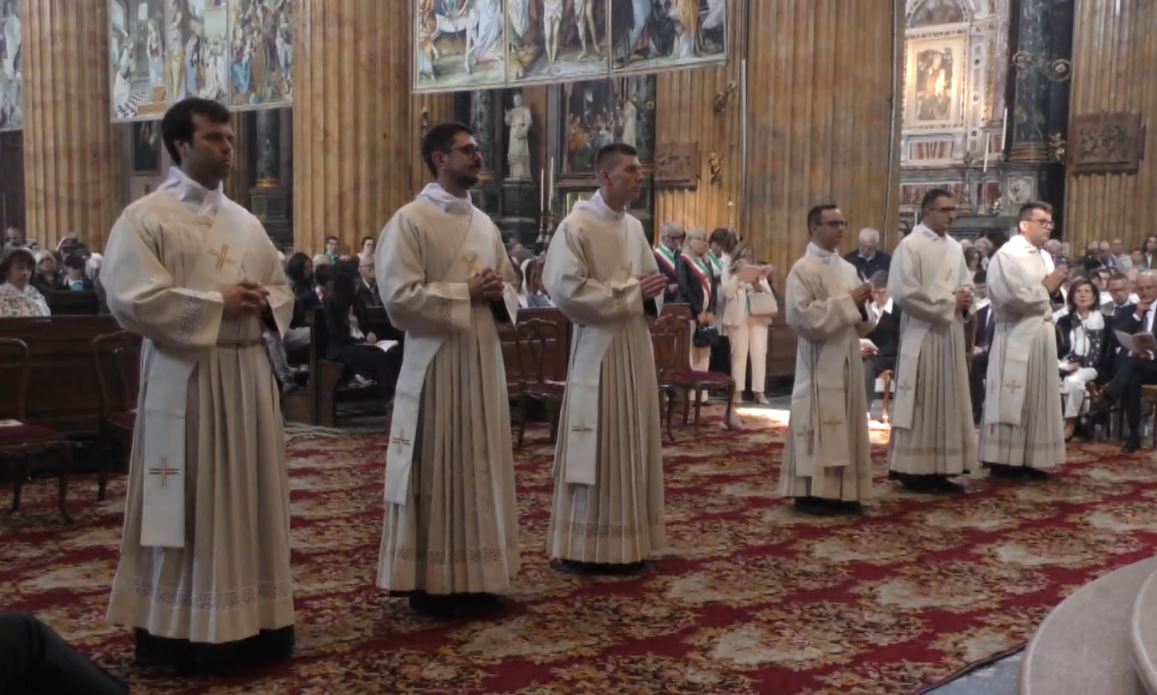 Diocesi di Novara in festa per l’ordinazione di sei nuovi sacerdoti