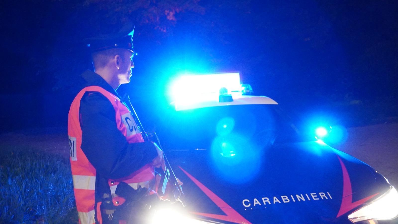 Pericoloso inseguimento con l'auto rubata, arrestato dai Carabinieri