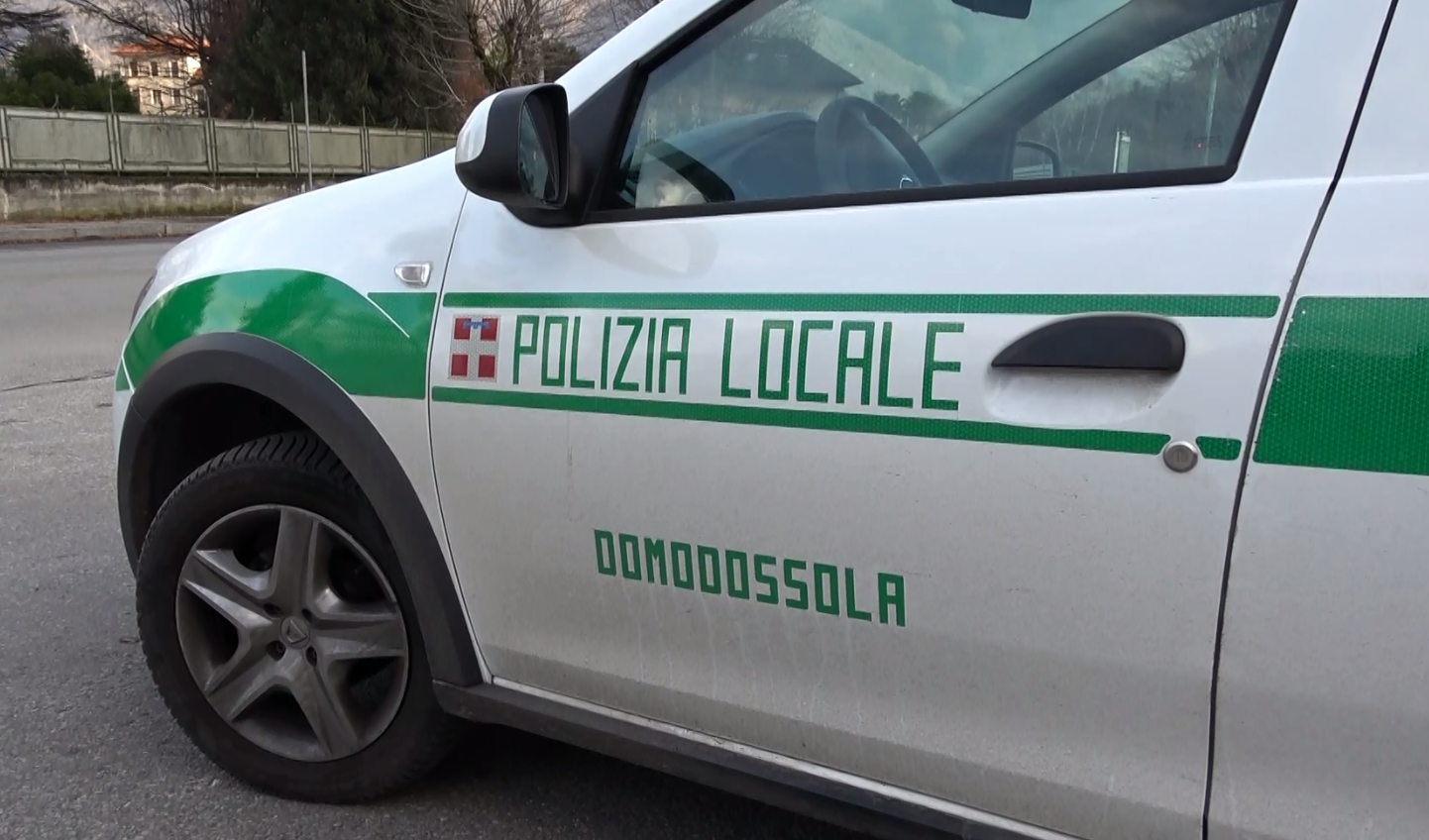 Domodossola, fugge dopo aver provocato un incidente stradale. Rintracciato dalla Polizia locale