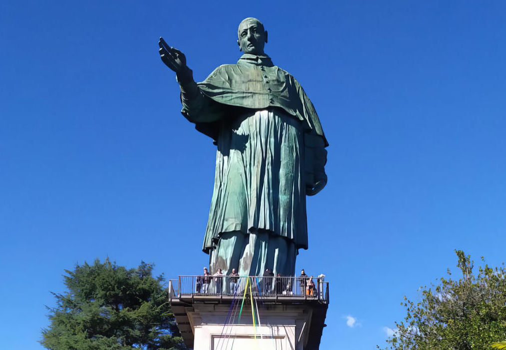 Arona: domenica 10 maggio, festa della mamma, visita guidata all’interno della statua di San Carlo
