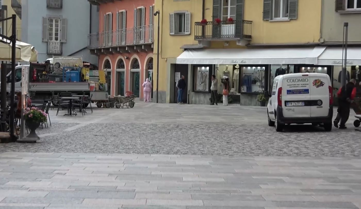 Piazza Ranzoni, via le recinzioni di cantiere