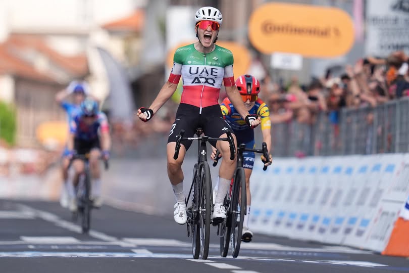 Longo Borghini attacca e vince la tappa, la classifica scoppia e Vollering vince il Giro d'Italia Women