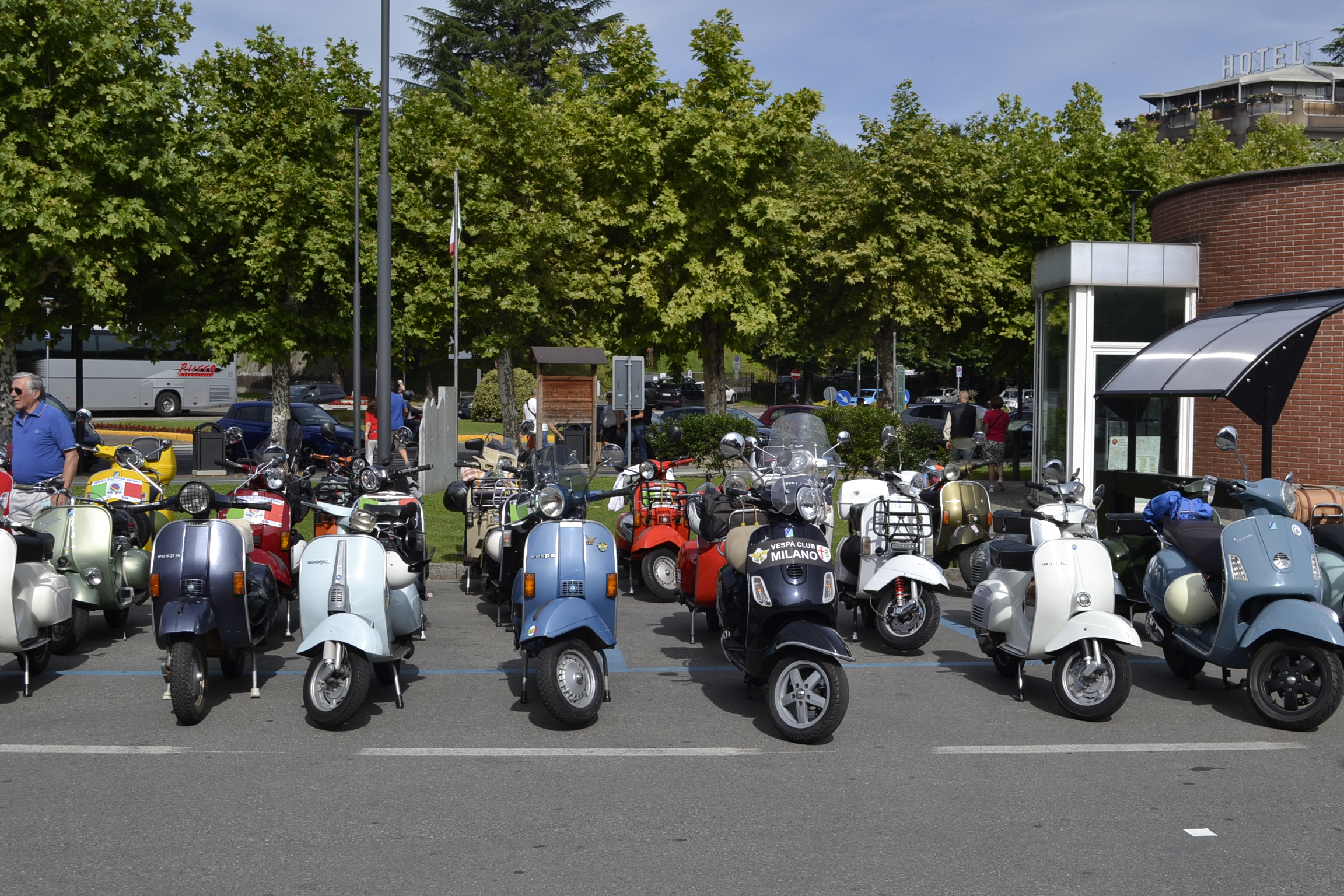 Con la Vespata sono iniziati gli eventi dell'Estate Aronese