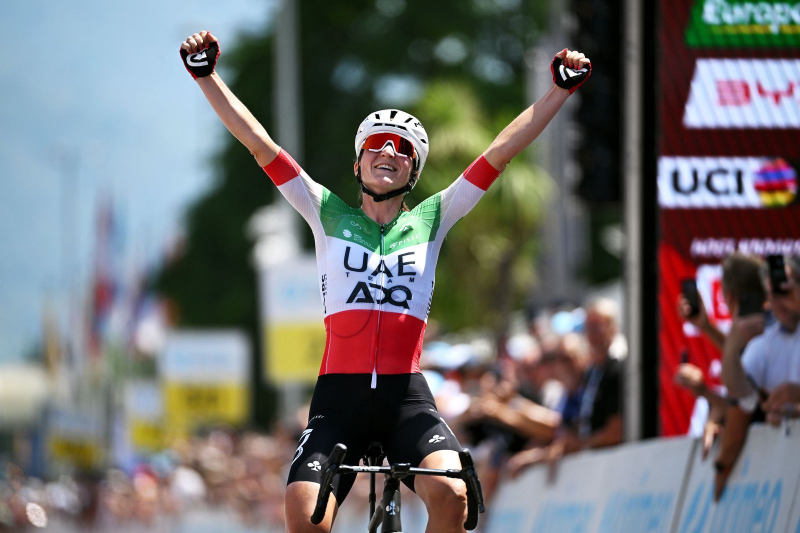 Imperiale Longo Borghini: domina a Locarno; tappa e maglia oro al Tour de Suisse