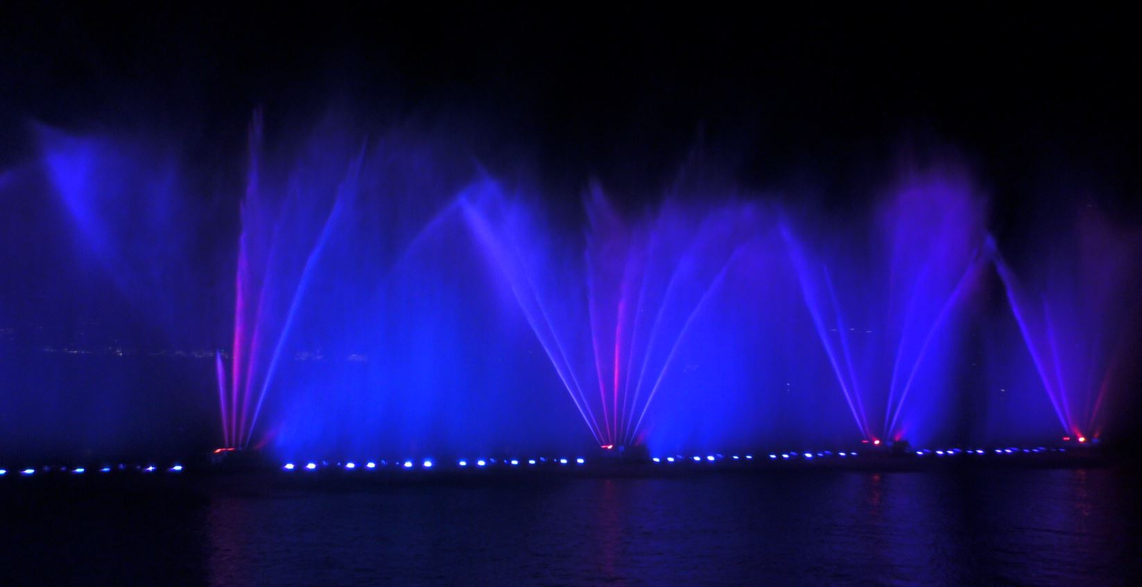 E' partita la "Sinfonia d’Acqua e Luce" nel tratto di lago antistante Pallanza