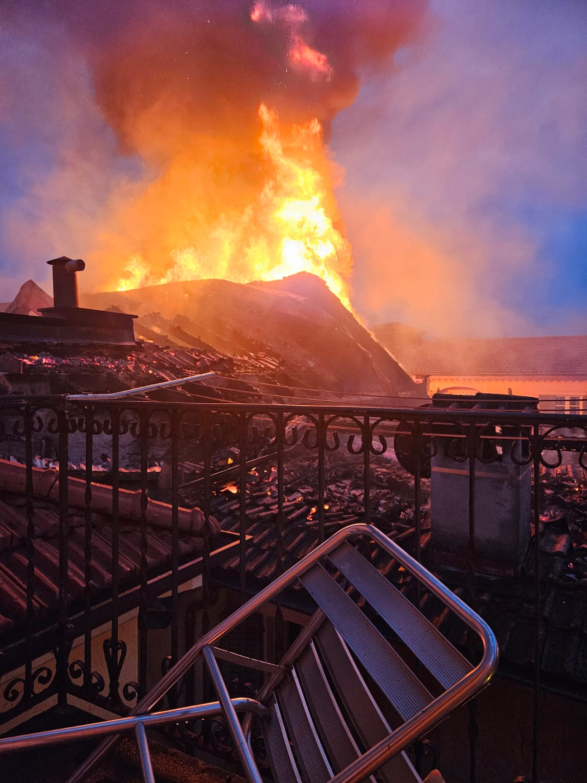 Incendio Cannero R., il grazie a chi ha lavorato per domare le fiamme. Luisa e Franco: "Ci hanno salvato la casa"
