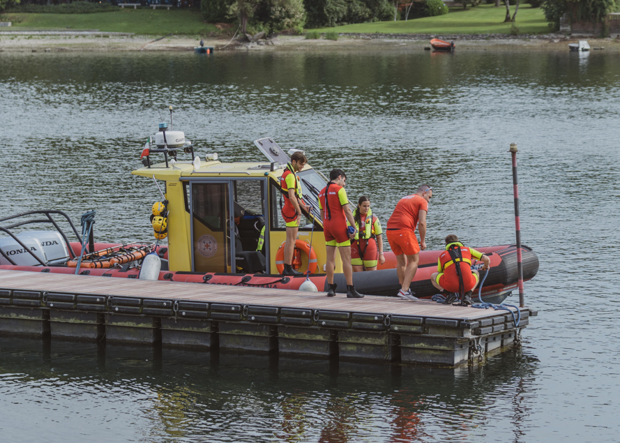 Arona. Equipaggi Cri impegnati nel servizio "Lago Sicuro"
