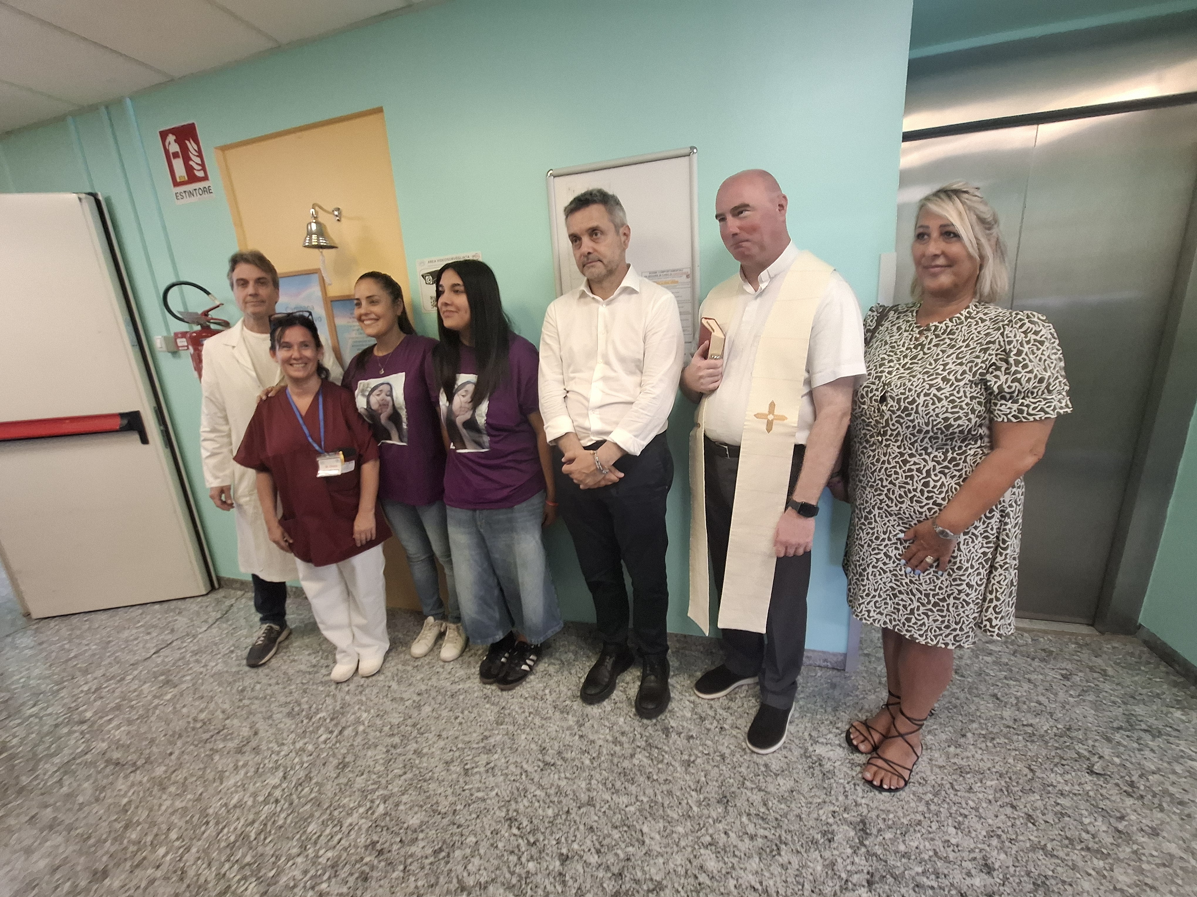 Campana del Sollievo donata all'oncologia di Verbania in memoria di Luisina, mancata 4 anni fa all'età di 18 anni